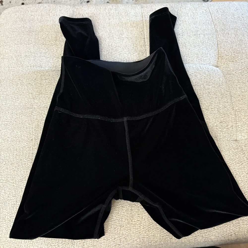 BEYOND YOGA Black Velvet Motion High Waisted 7/8 Yoga Leggings Size XS